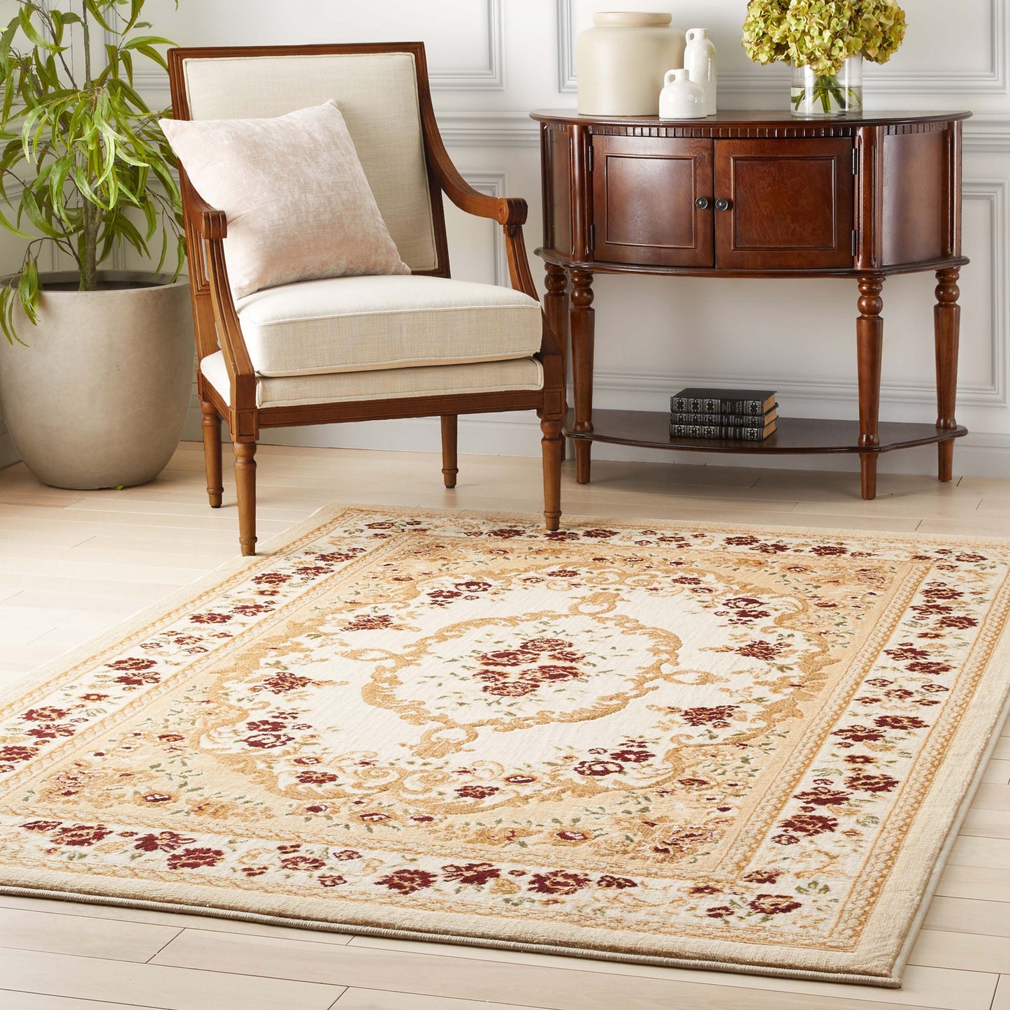 Versaille Ivory Traditional Rug