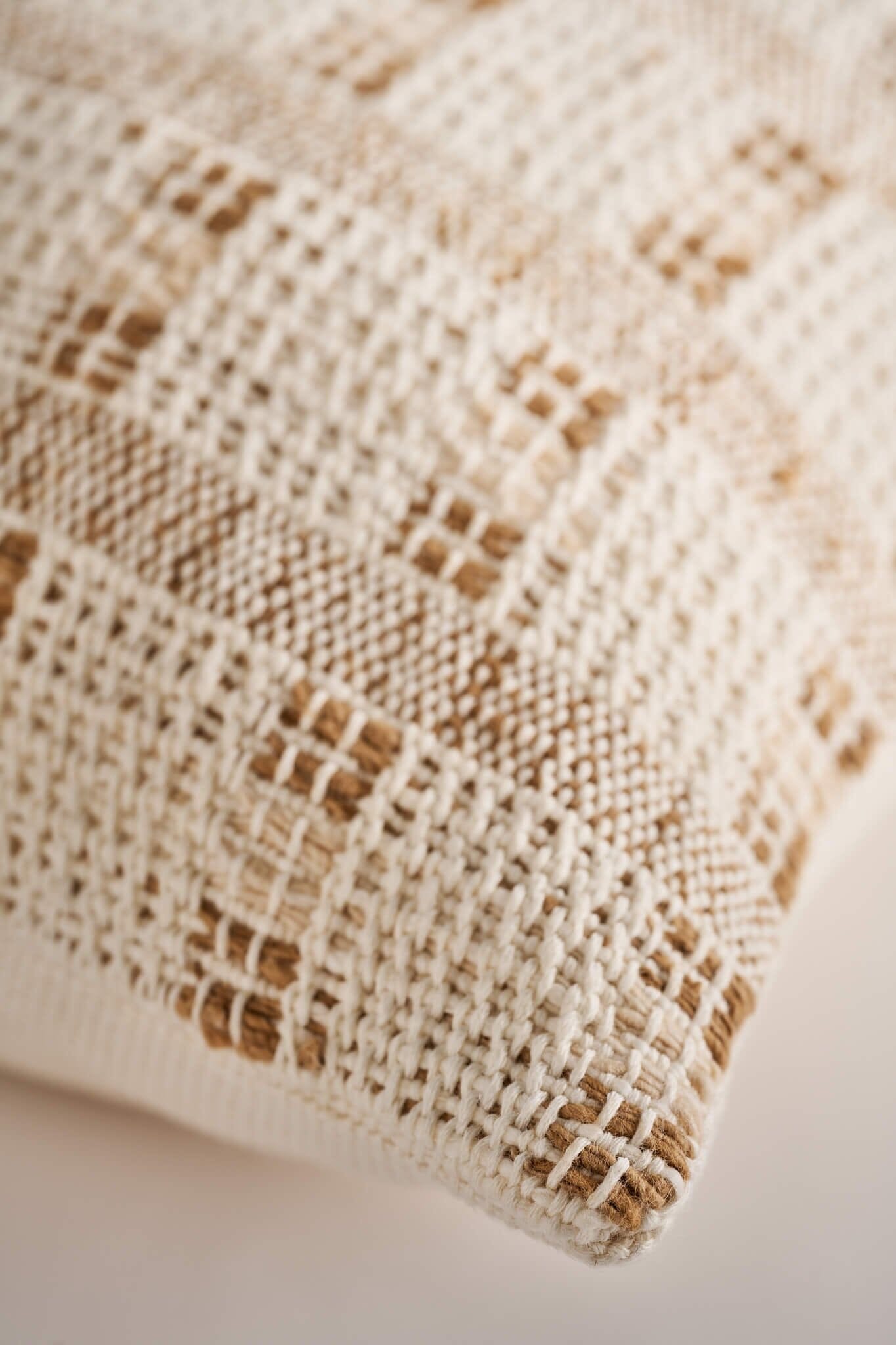 Zuahaza Zenu Pillow Cover (2 colors) Zuahaza